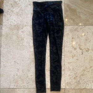 Spanx Black Faux Leather Camouflage Leggings Size Small